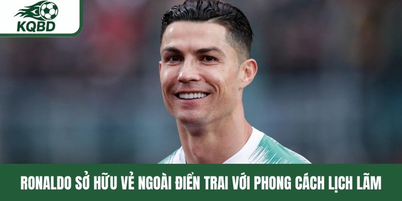 Ronaldo sở hữu vẻ ngoài điển trai với phong cách lịch lãm